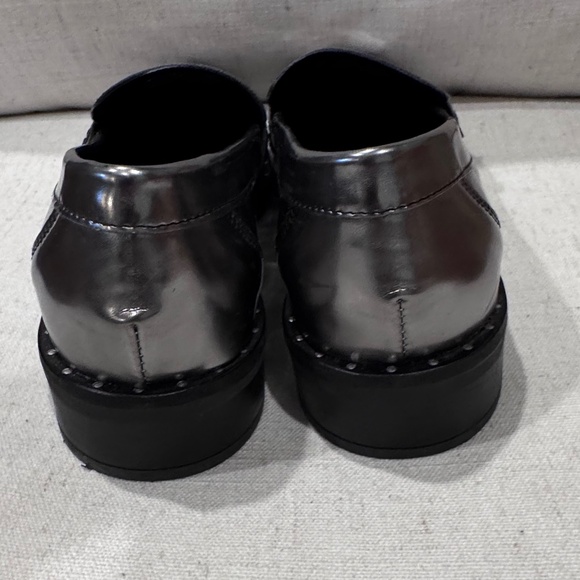 Carvela Kurt Geiger size 8.5 platinum loafers - Picture 3 of 6